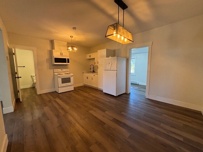 Building Photo - 2 Bedroom 1 Bath Apartement