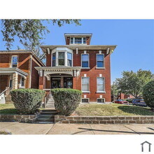 Building Photo - 4431 Ashland Ave