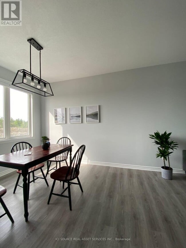 Building Photo - 2064 Leinster Cir
