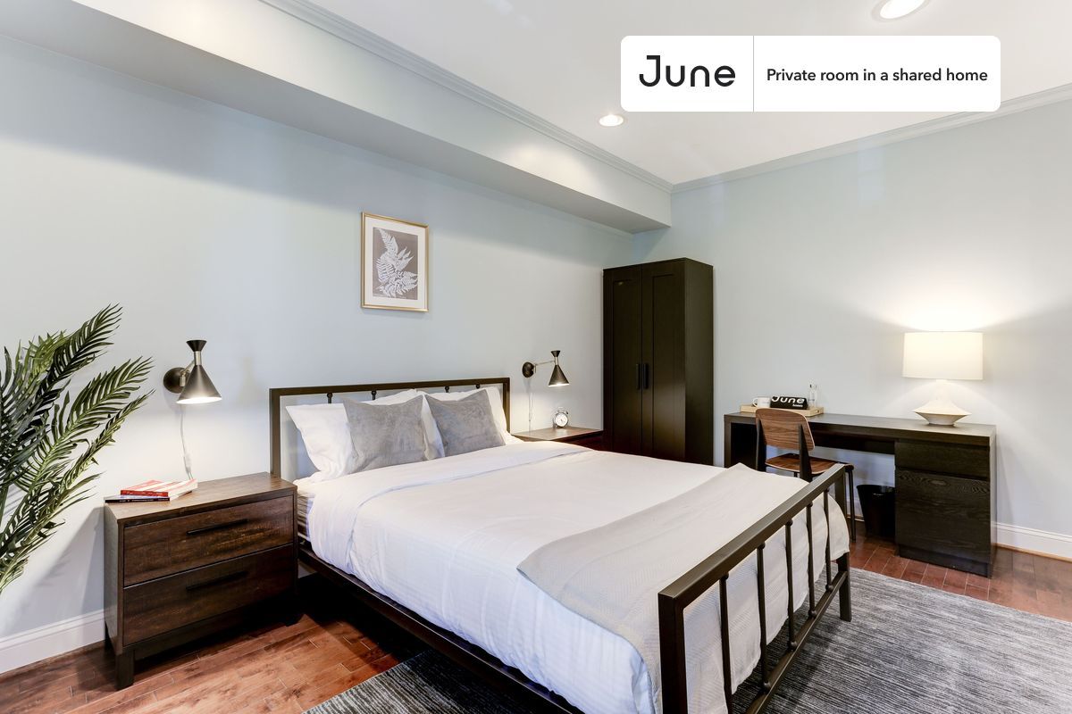 Primary Photo - Private bedroom in 5 bed/3.5 bath Home