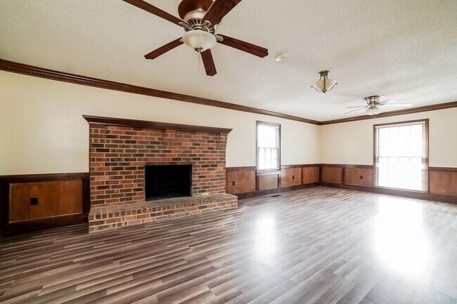 Building Photo - 2834 Lanthorn Dr