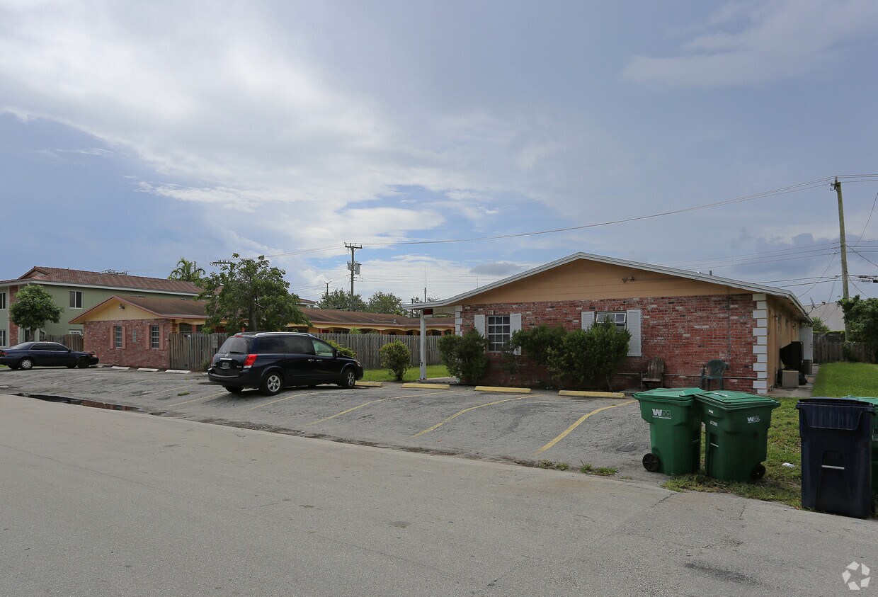 14121418 Holly Heights Dr, Fort Lauderdale, FL 33304 Apartments in