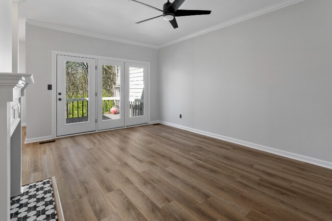 Building Photo - 312 Treetop Dr SE