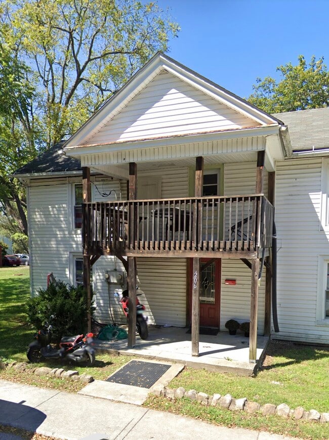 Building Photo - 206 Giles Rd