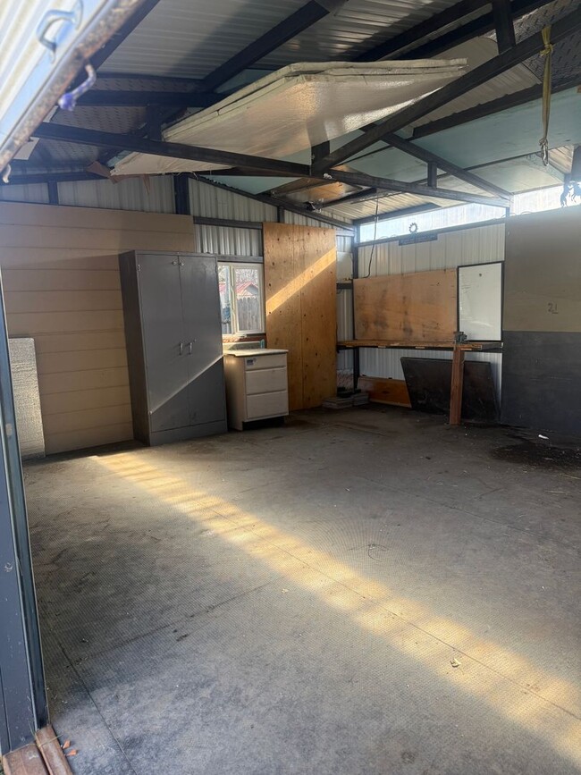 Building Photo - Spacious 3-Bedroom with Storage Shop & Off...