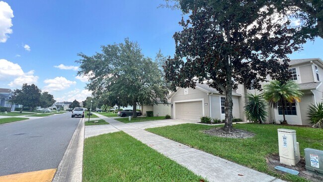 Building Photo - Spacious 4 Bedroom Spring Isle Home AVAILA...