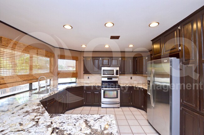 Building Photo - Enjoy All That Val Vista Lakes Has To Offer !