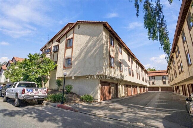 Building Photo - 18187 W Sundowner Way