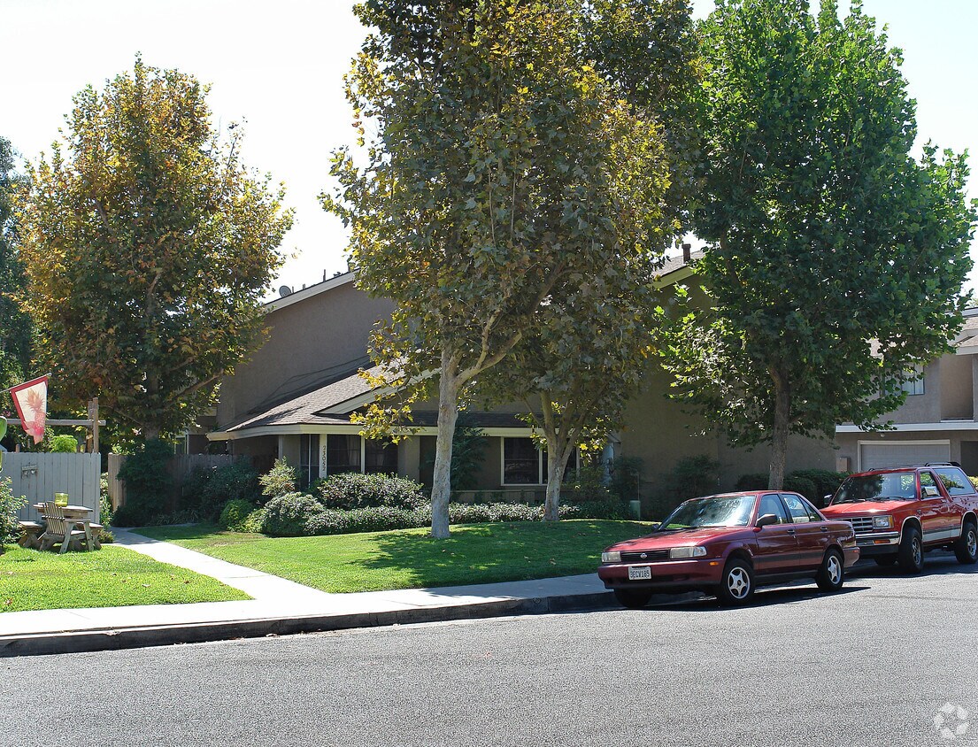 23052 Village Dr, Lake Forest, CA 92630 Apartments in Lake Forest, CA