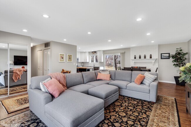 Foto del edificio - 1915 Farmington Ct