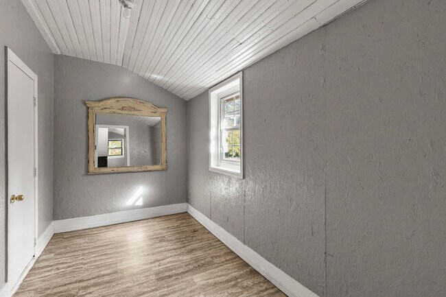Building Photo - 427 Sherman St