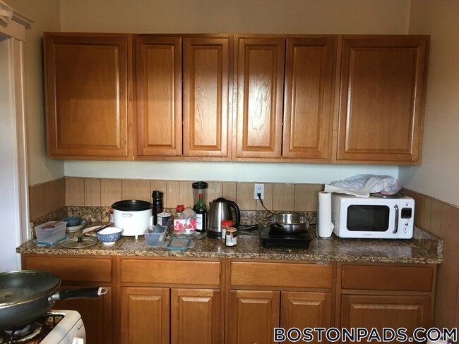 Building Photo - 96 Maple St