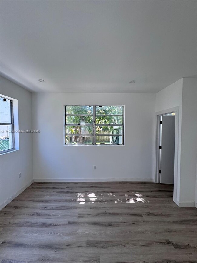 Building Photo - 950 79th Terrace