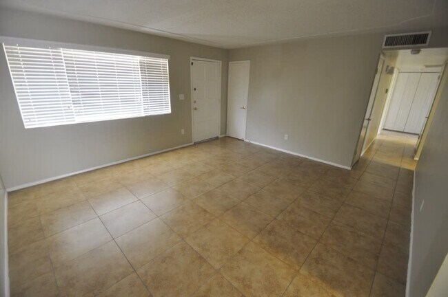 Building Photo - 6821 N 39th Ave