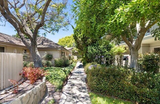 Foto del edificio - Unfurnished, Goleta Encina Royale Gem