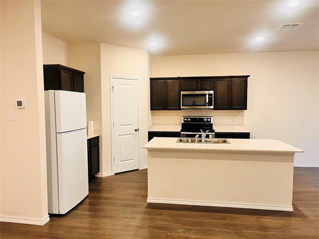 Building Photo - 1006 Old Oaks Dr