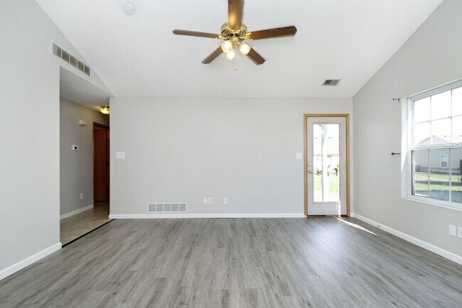 Foto del edificio - 608 Goodrich Dr