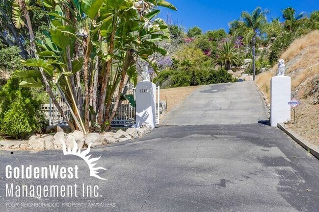Building Photo - Beautiful 2Bdm 1Ba Attached Apartment with...