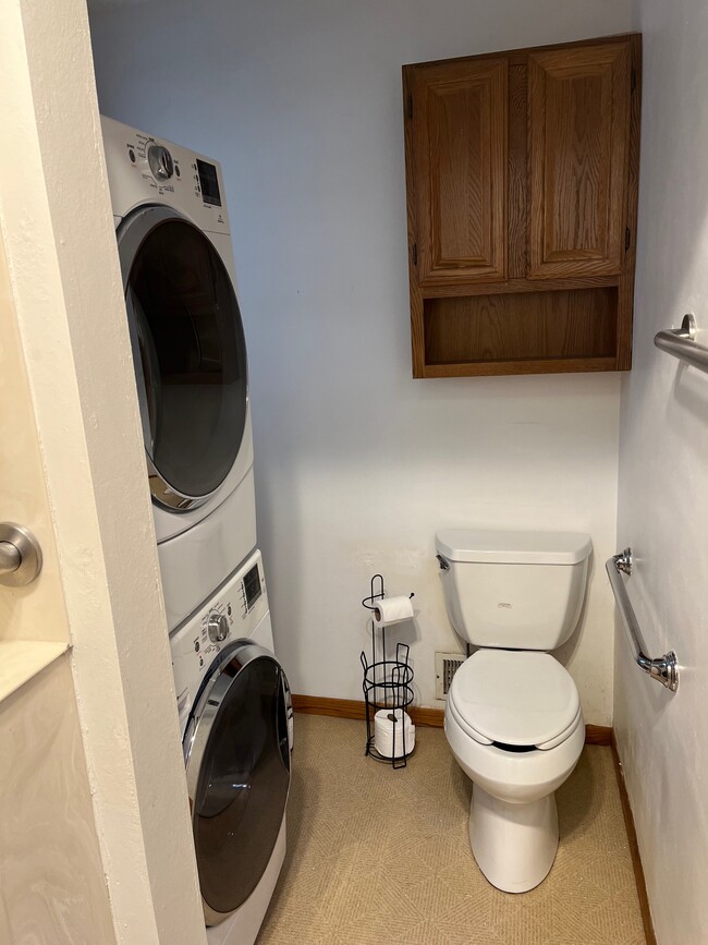 Downstairs bath with w/d - 1403 Clay St