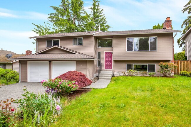 Foto del edificio - 4 Bedroom 3 Bath Split Level Kirkland