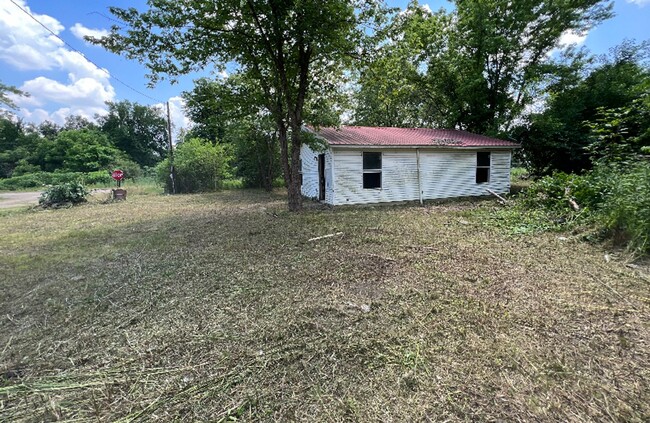 Building Photo - Fixer Upper! - $500 D / $290 M