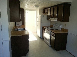 Foto principal - 2099 Lake Grove Ln