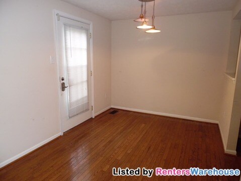Building Photo - 2043 Wisper Woods Way