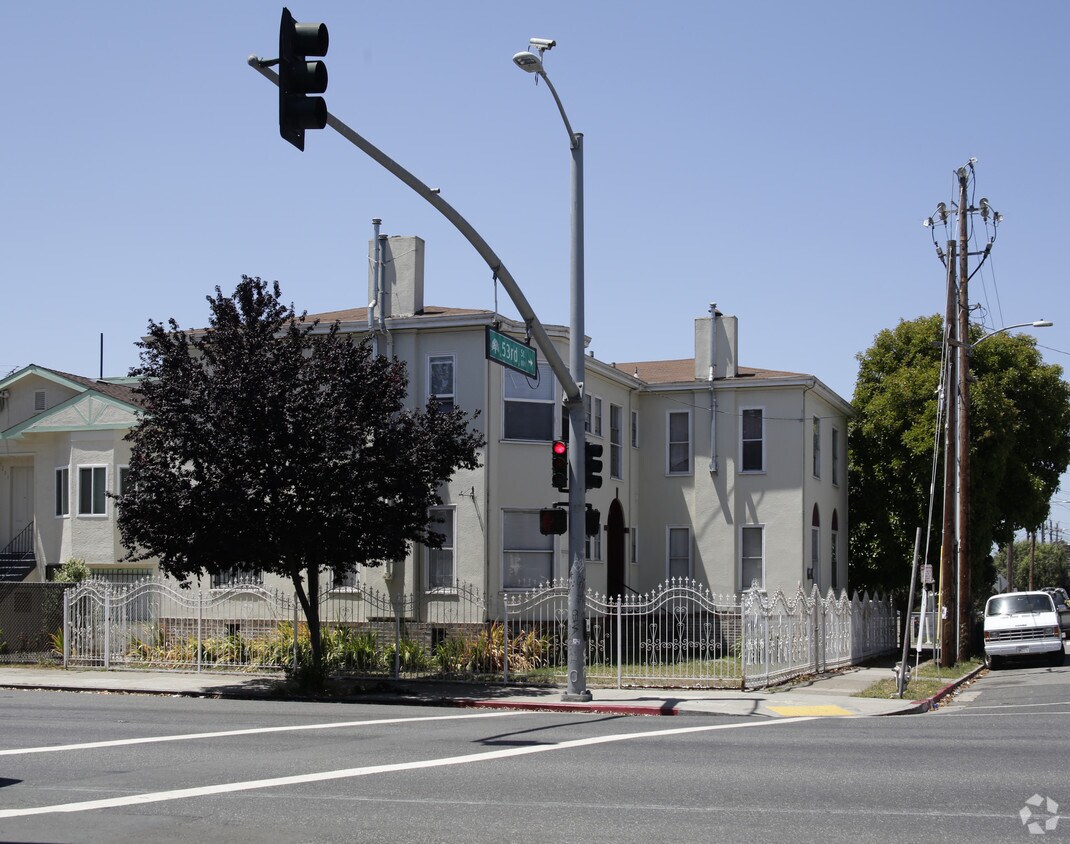 Foto principal - 801 53rd St
