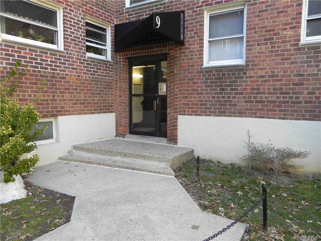 9 Schenck Ave Unit 1F, Great Neck Plaza, NY 11021 Room for Rent in