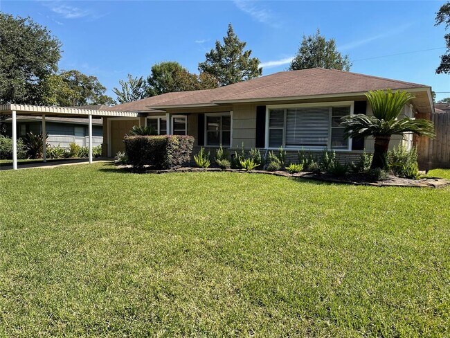 Foto del edificio - 1010 Bay Oaks Rd