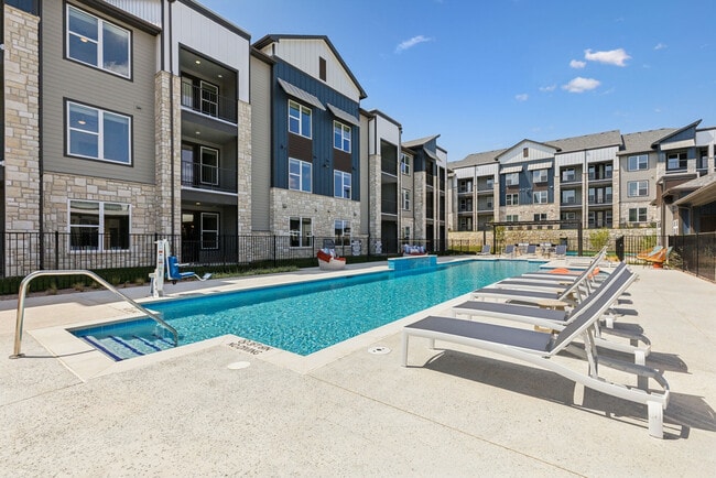 Building Photo - Bandera Ridge