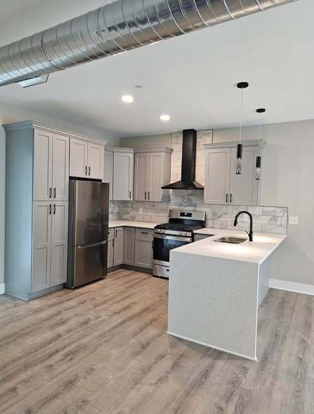 Foto principal - 5827 Broadway St