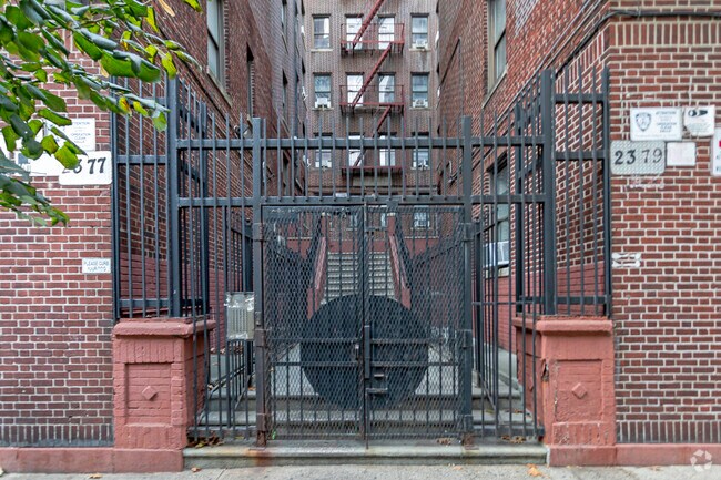 Entrance - 2377 Creston Ave