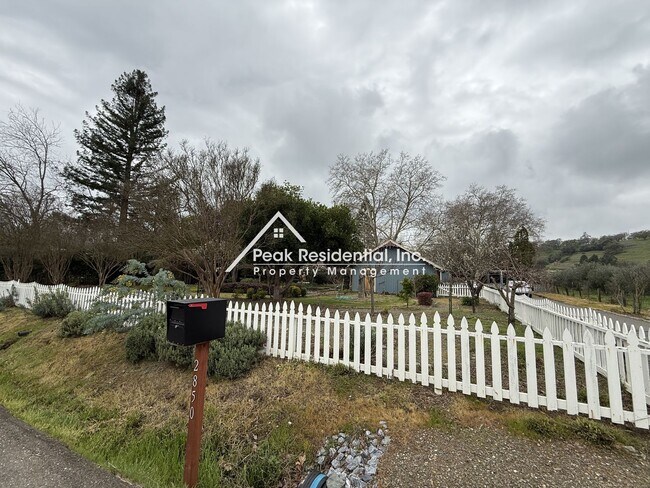 Foto del edificio - Beautiful Penryn 3bd/2ba House With Detach...