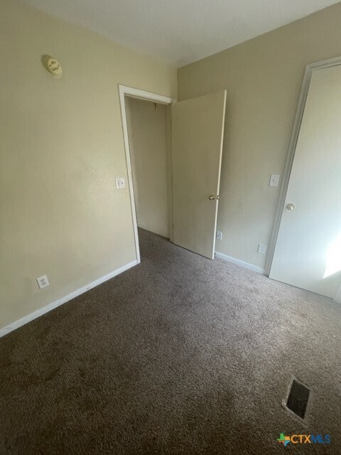 Foto del edificio - 3202 Hereford Ln