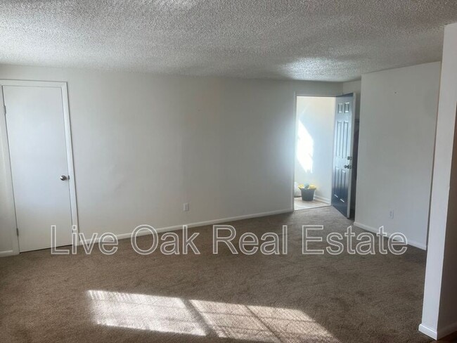 Foto del edificio - 9242 Hickory St