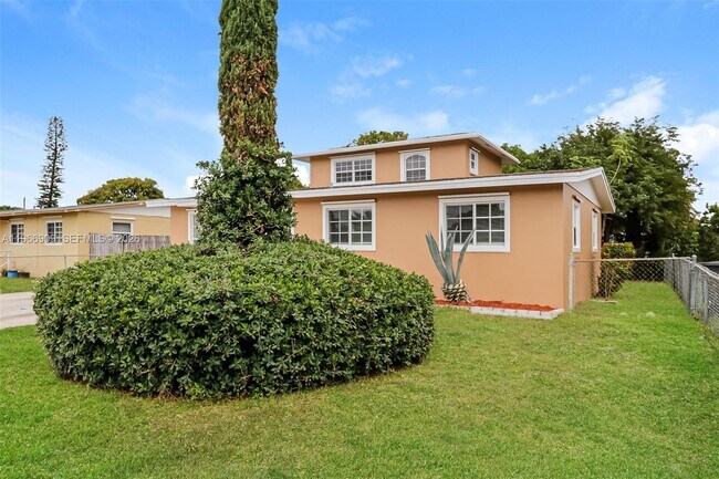 Building Photo - 1443 7th St