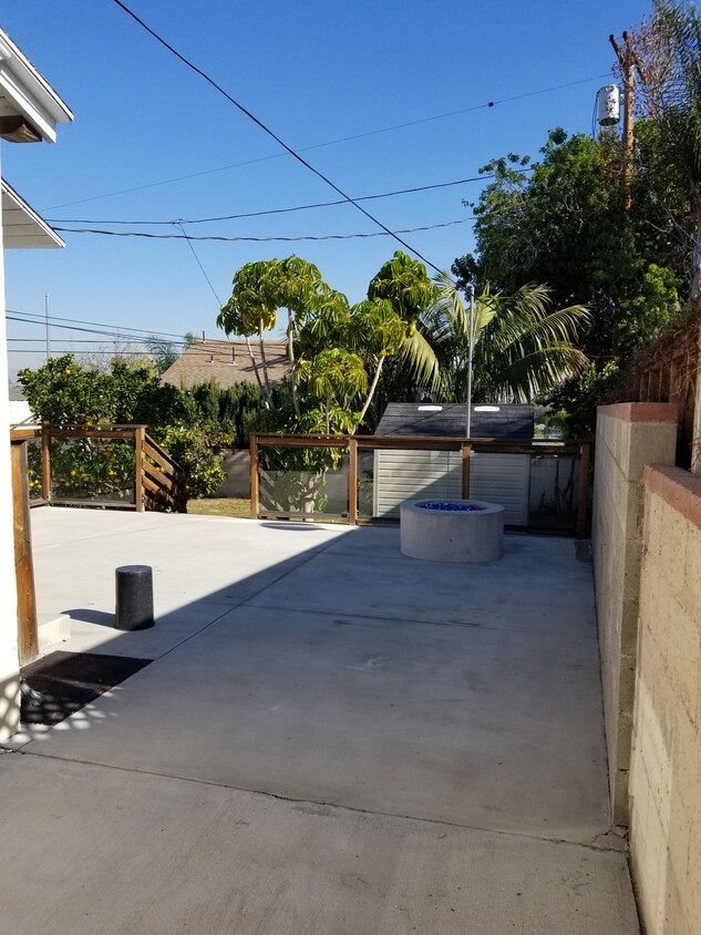 Huge Private Patio and Yard - 8414 Glider Ave