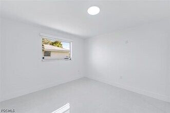 Building Photo - 1729 Cascade Way