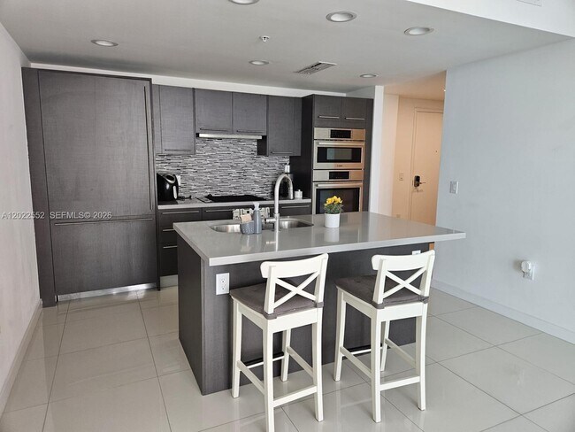 Foto del edificio - 7875 NW 107th Ave