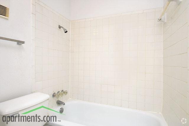 Bathroom - Hilltop Oaks