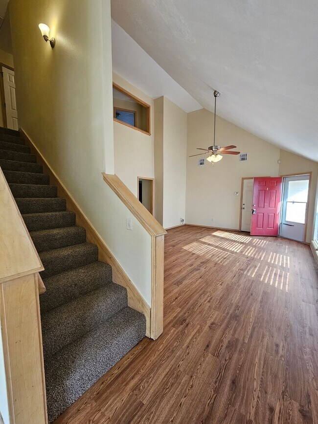 Foto del edificio - (4)Bed/(3)Bath in Moore w/ Shelter! Available NOW! Over 1700sqft!