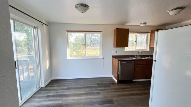 Kitchen - 445 Plum St