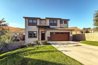 Building Photo - 1060 Cayuse Dr
