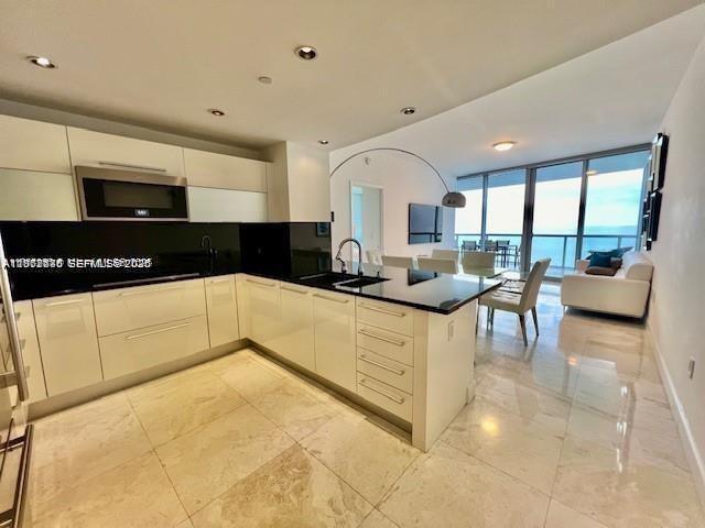 Foto del edificio - 17121 Collins Ave