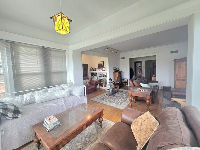 Foto del edificio - 1128 W North Shore Ave