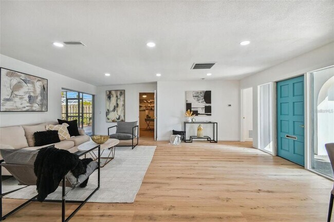 Foto del edificio - 1949 Dolphin Blvd S