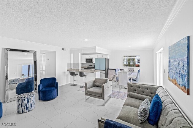 Foto del edificio - 3225 E Riverside Dr