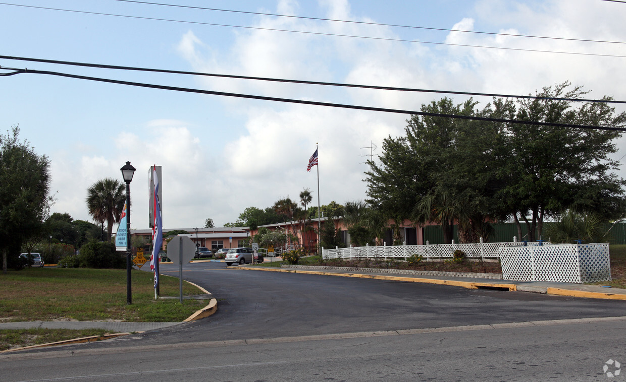 Primary Photo - Tarpon Springs Manor Apartments