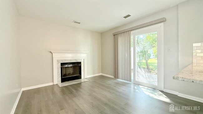 Building Photo - 57 La Rue Ln